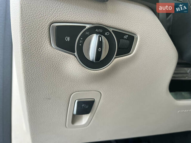 Білий Мерседес EQC, об'ємом двигуна 0 л та пробігом 34 тис. км за 31999 $, фото 25 на Automoto.ua