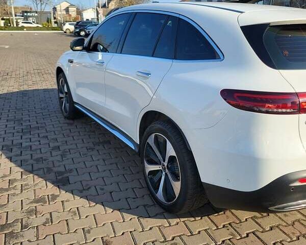 Белый Мерседес EQC, объемом двигателя 0 л и пробегом 55 тыс. км за 32000 $, фото 3 на Automoto.ua