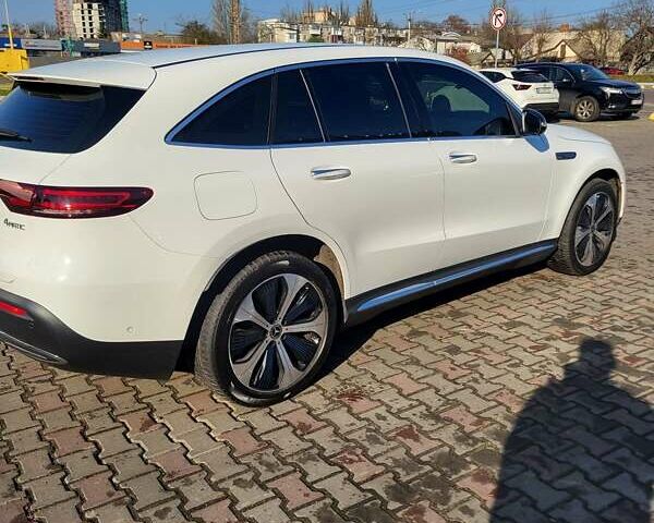 Белый Мерседес EQC, объемом двигателя 0 л и пробегом 55 тыс. км за 32000 $, фото 2 на Automoto.ua