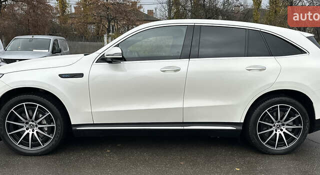 Белый Мерседес EQC, объемом двигателя 0 л и пробегом 140 тыс. км за 32800 $, фото 2 на Automoto.ua