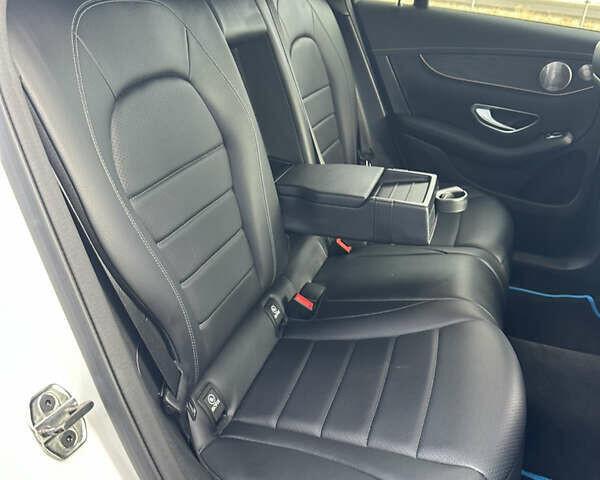 Белый Мерседес EQC, объемом двигателя 0 л и пробегом 51 тыс. км за 32500 $, фото 39 на Automoto.ua