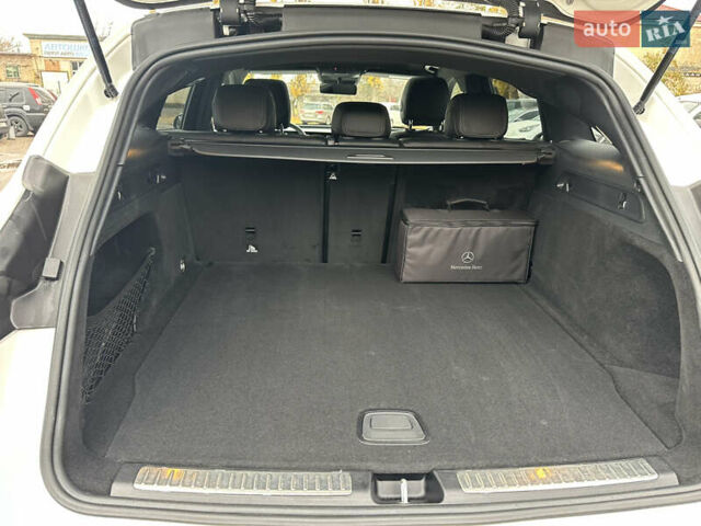 Белый Мерседес EQC, объемом двигателя 0 л и пробегом 140 тыс. км за 32800 $, фото 16 на Automoto.ua