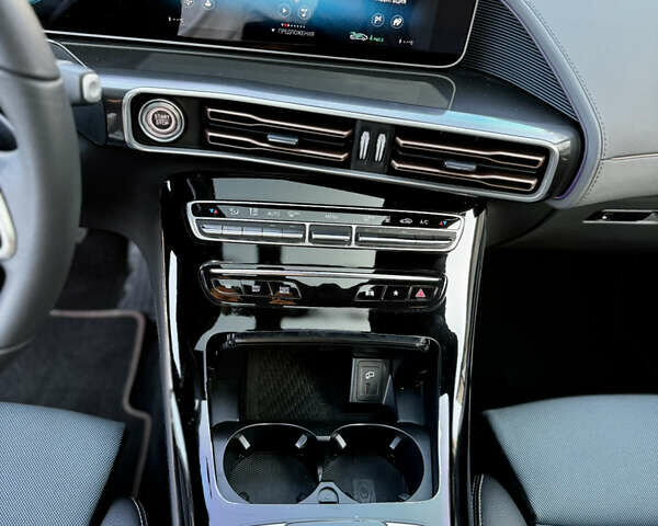 Білий Мерседес EQC, об'ємом двигуна 0 л та пробігом 39 тис. км за 30299 $, фото 12 на Automoto.ua