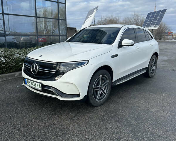 Белый Мерседес EQC, объемом двигателя 0 л и пробегом 51 тыс. км за 32500 $, фото 1 на Automoto.ua
