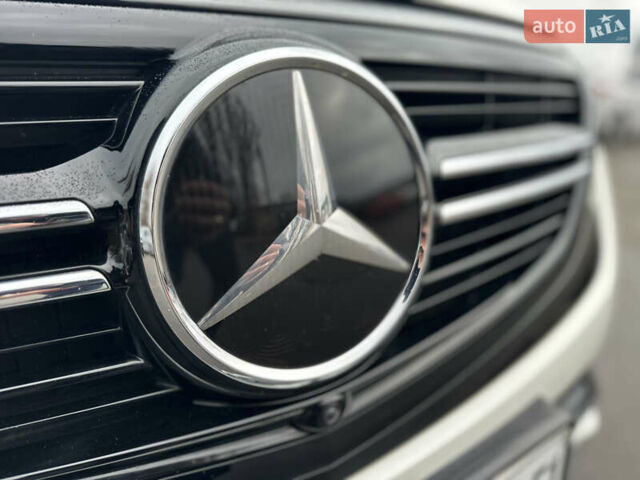 Белый Мерседес EQC, объемом двигателя 0 л и пробегом 140 тыс. км за 32800 $, фото 9 на Automoto.ua