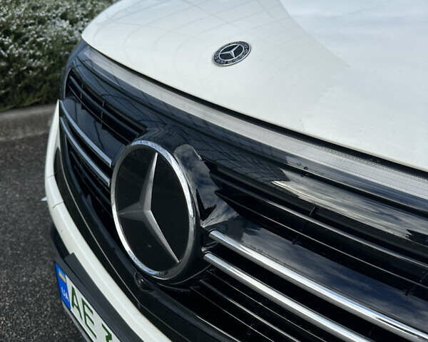 Белый Мерседес EQC, объемом двигателя 0 л и пробегом 51 тыс. км за 32500 $, фото 13 на Automoto.ua