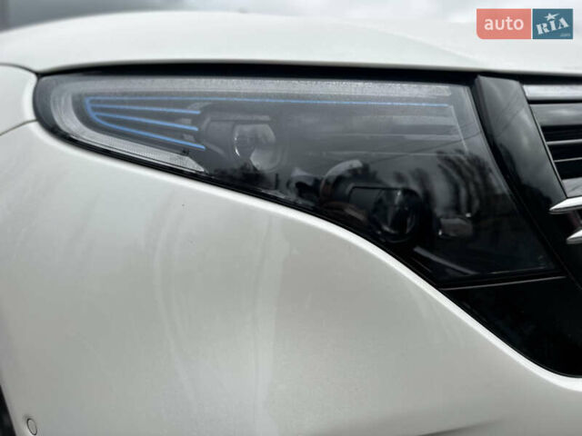 Белый Мерседес EQC, объемом двигателя 0 л и пробегом 140 тыс. км за 32800 $, фото 8 на Automoto.ua