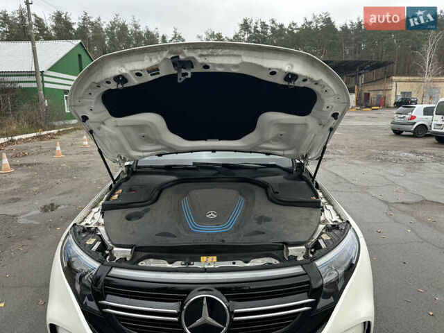 Белый Мерседес EQC, объемом двигателя 0 л и пробегом 140 тыс. км за 32800 $, фото 39 на Automoto.ua