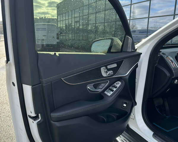 Белый Мерседес EQC, объемом двигателя 0 л и пробегом 51 тыс. км за 32500 $, фото 7 на Automoto.ua