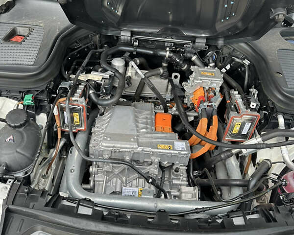 Белый Мерседес EQC, объемом двигателя 0 л и пробегом 51 тыс. км за 32500 $, фото 48 на Automoto.ua