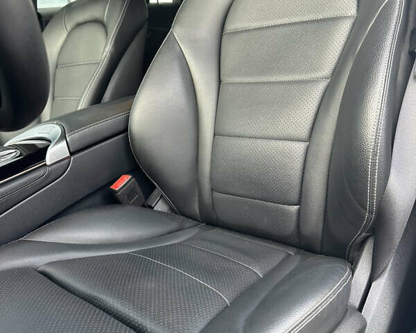 Белый Мерседес EQC, объемом двигателя 0 л и пробегом 51 тыс. км за 32500 $, фото 22 на Automoto.ua