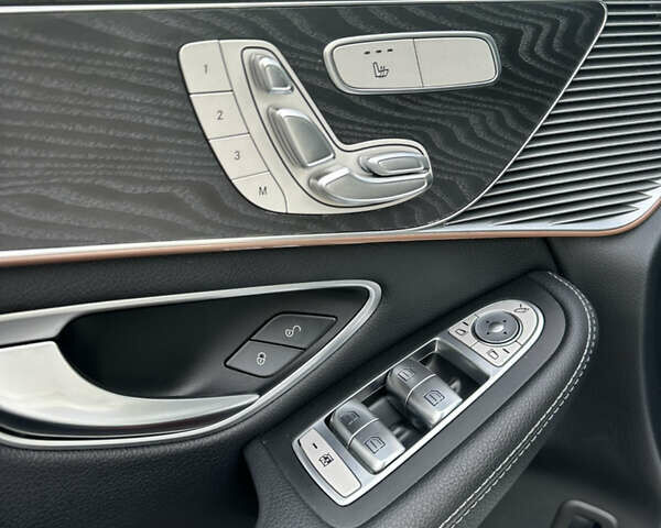 Белый Мерседес EQC, объемом двигателя 0 л и пробегом 51 тыс. км за 32500 $, фото 24 на Automoto.ua