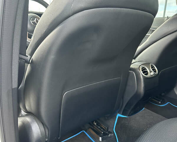 Белый Мерседес EQC, объемом двигателя 0 л и пробегом 51 тыс. км за 32500 $, фото 26 на Automoto.ua