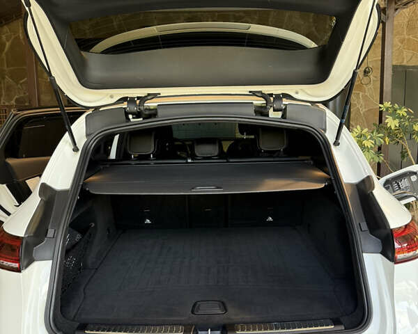 Белый Мерседес EQC, объемом двигателя 0 л и пробегом 36 тыс. км за 45000 $, фото 8 на Automoto.ua