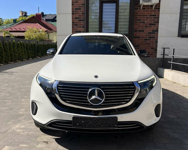 Белый Мерседес EQC, объемом двигателя 0 л и пробегом 26 тыс. км за 39900 $, фото 6 на Automoto.ua