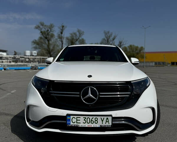 Белый Мерседес EQC, объемом двигателя 0 л и пробегом 50 тыс. км за 35900 $, фото 2 на Automoto.ua