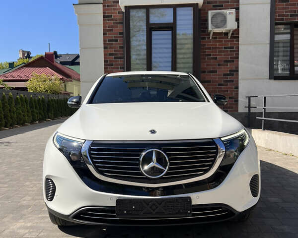 Белый Мерседес EQC, объемом двигателя 0 л и пробегом 26 тыс. км за 39900 $, фото 1 на Automoto.ua