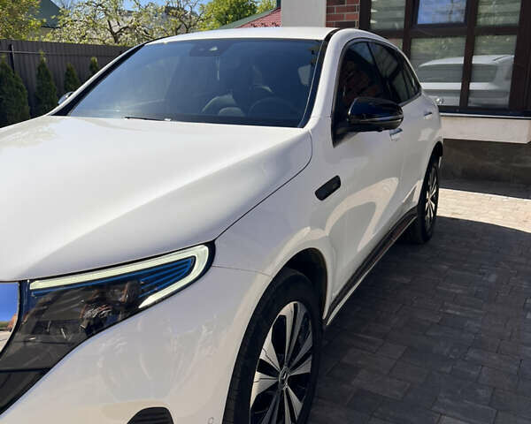 Белый Мерседес EQC, объемом двигателя 0 л и пробегом 26 тыс. км за 39900 $, фото 5 на Automoto.ua