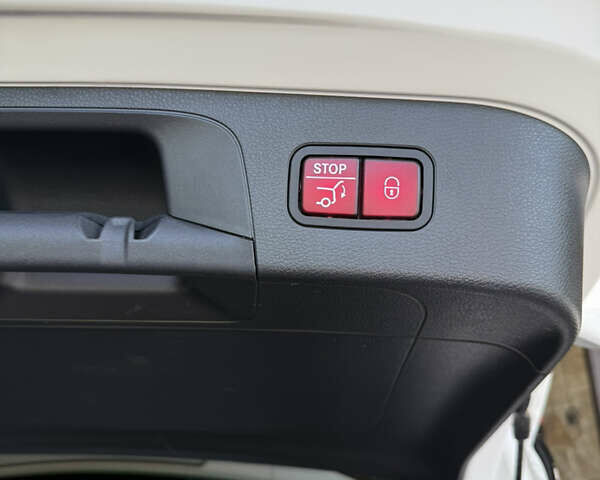 Белый Мерседес EQC, объемом двигателя 0 л и пробегом 36 тыс. км за 45000 $, фото 9 на Automoto.ua