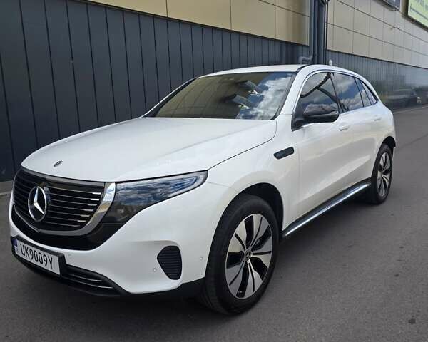 Белый Мерседес EQC, объемом двигателя 0 л и пробегом 61 тыс. км за 39000 $, фото 9 на Automoto.ua