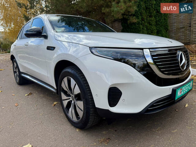 Белый Мерседес EQC, объемом двигателя 0 л и пробегом 70 тыс. км за 34999 $, фото 5 на Automoto.ua