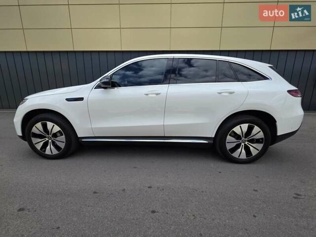 Белый Мерседес EQC, объемом двигателя 0 л и пробегом 61 тыс. км за 39000 $, фото 2 на Automoto.ua