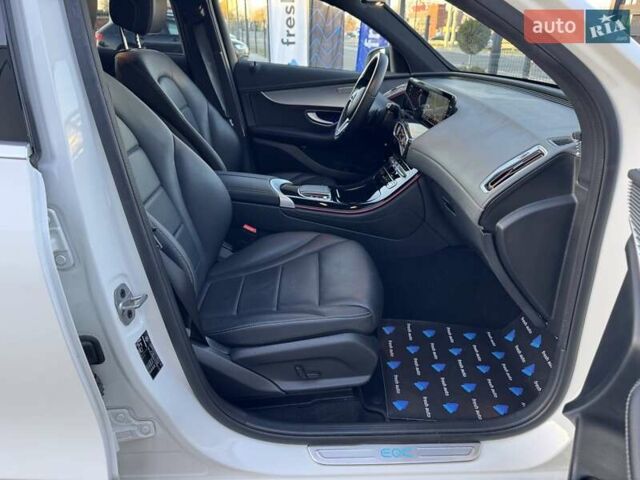 Белый Мерседес EQC, объемом двигателя 0 л и пробегом 77 тыс. км за 34900 $, фото 38 на Automoto.ua