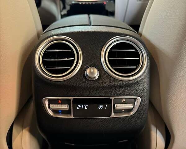 Белый Мерседес EQC, объемом двигателя 0 л и пробегом 27 тыс. км за 49999 $, фото 11 на Automoto.ua