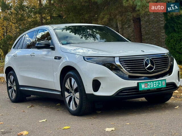 Белый Мерседес EQC, объемом двигателя 0 л и пробегом 70 тыс. км за 34999 $, фото 1 на Automoto.ua