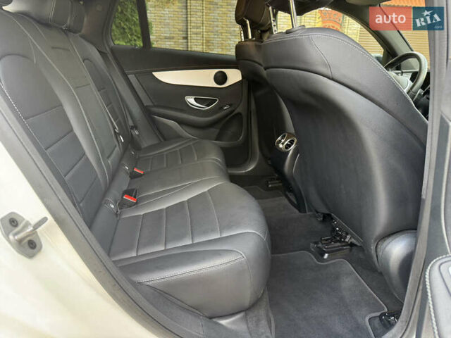 Белый Мерседес EQC, объемом двигателя 0 л и пробегом 70 тыс. км за 34999 $, фото 18 на Automoto.ua