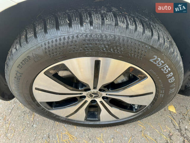 Белый Мерседес EQC, объемом двигателя 0 л и пробегом 70 тыс. км за 34999 $, фото 24 на Automoto.ua