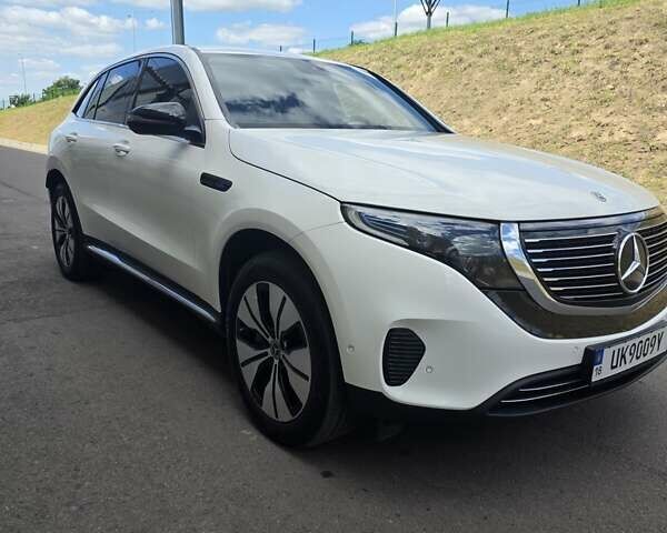 Белый Мерседес EQC, объемом двигателя 0 л и пробегом 61 тыс. км за 39000 $, фото 10 на Automoto.ua