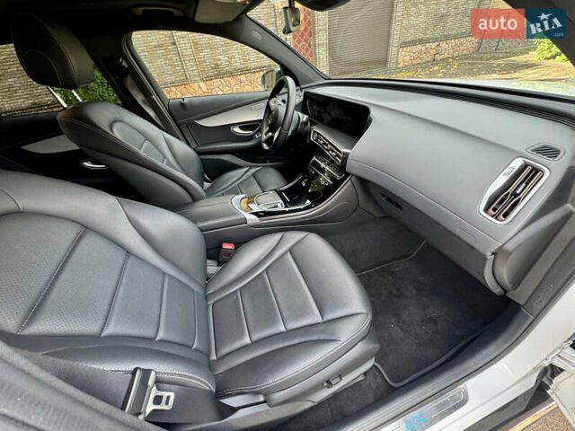 Белый Мерседес EQC, объемом двигателя 0 л и пробегом 70 тыс. км за 34999 $, фото 17 на Automoto.ua