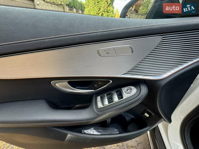 Белый Мерседес EQC, объемом двигателя 0 л и пробегом 70 тыс. км за 34999 $, фото 23 на Automoto.ua