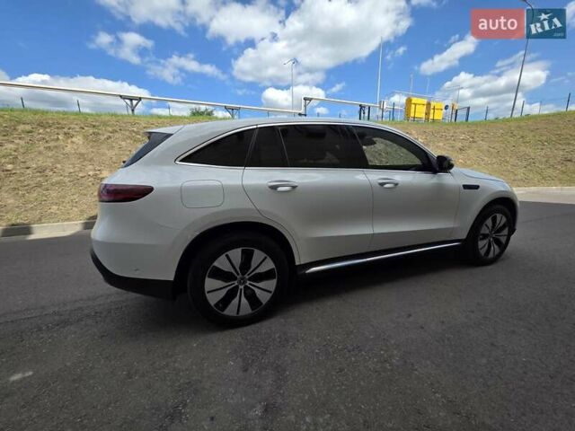 Белый Мерседес EQC, объемом двигателя 0 л и пробегом 61 тыс. км за 39000 $, фото 8 на Automoto.ua