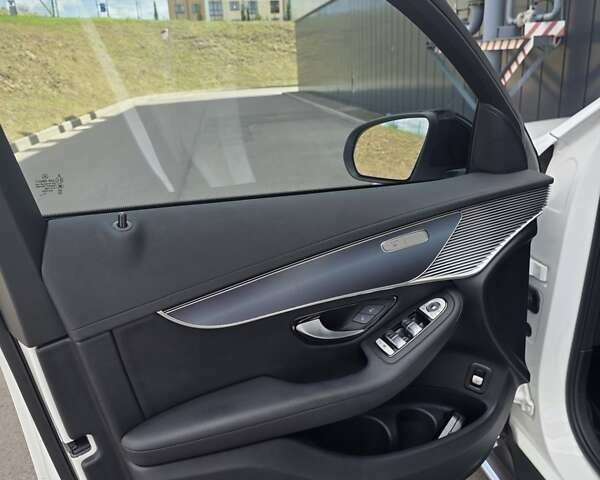 Белый Мерседес EQC, объемом двигателя 0 л и пробегом 61 тыс. км за 39000 $, фото 11 на Automoto.ua