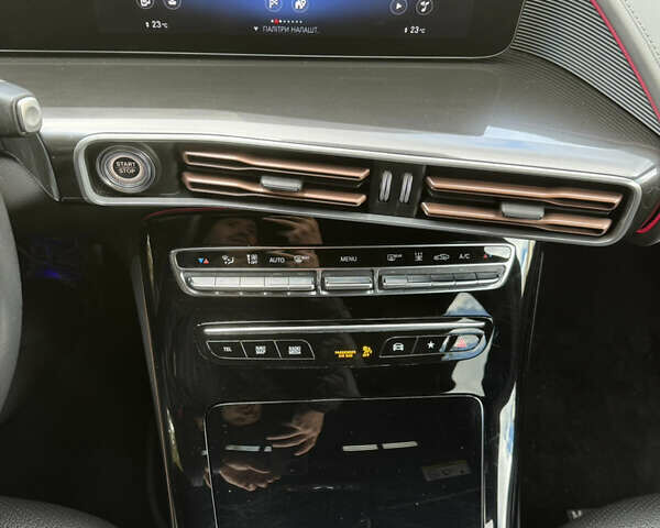 Белый Мерседес EQC, объемом двигателя 0 л и пробегом 70 тыс. км за 34999 $, фото 30 на Automoto.ua