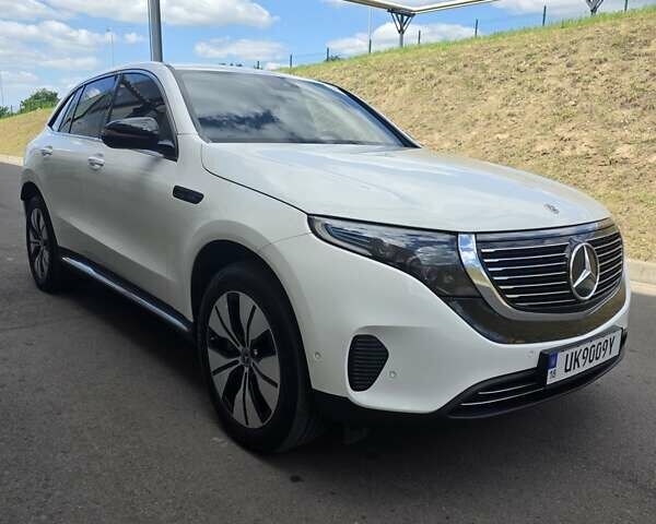 Белый Мерседес EQC, объемом двигателя 0 л и пробегом 61 тыс. км за 39000 $, фото 18 на Automoto.ua