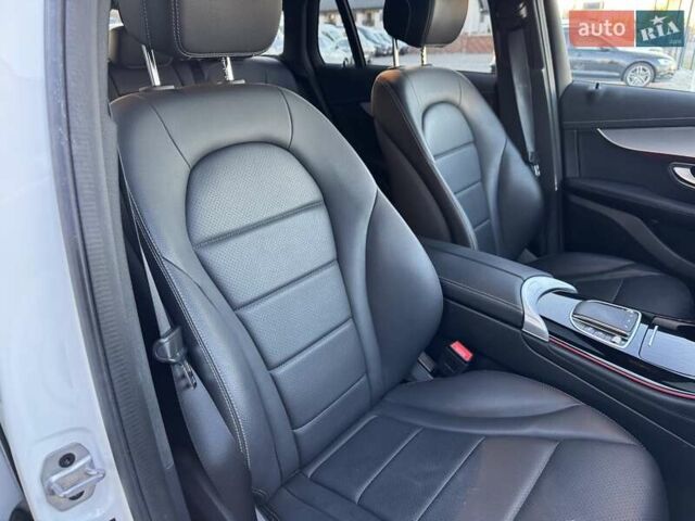 Белый Мерседес EQC, объемом двигателя 0 л и пробегом 77 тыс. км за 34900 $, фото 36 на Automoto.ua