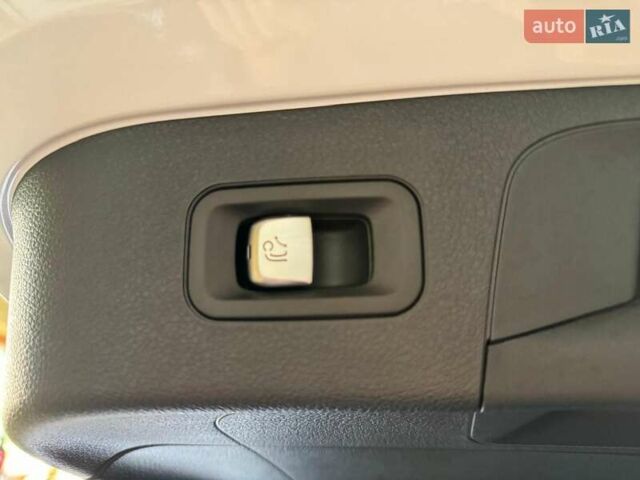 Белый Мерседес EQC, объемом двигателя 0 л и пробегом 27 тыс. км за 49999 $, фото 15 на Automoto.ua