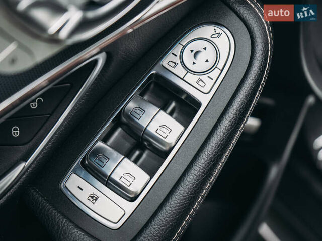 Чорний Мерседес EQC, об'ємом двигуна 0 л та пробігом 164 тис. км за 26405 $, фото 40 на Automoto.ua