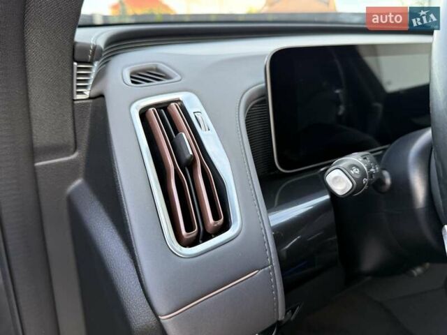 Черный Мерседес EQC, объемом двигателя 0 л и пробегом 155 тыс. км за 33800 $, фото 68 на Automoto.ua