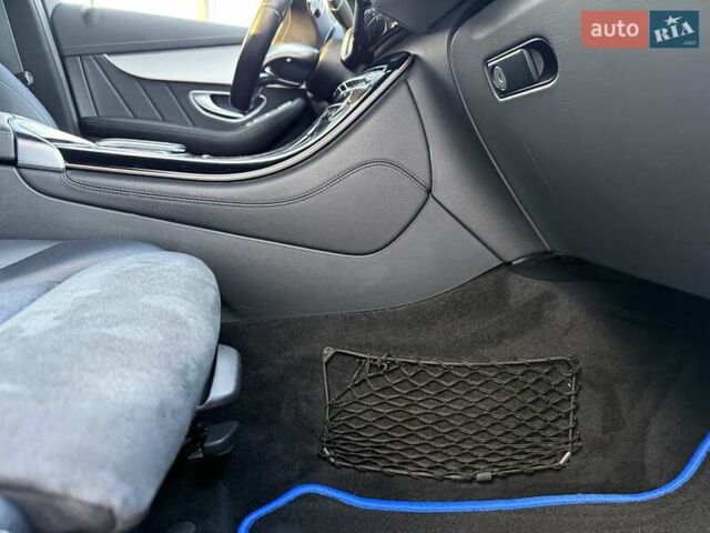 Черный Мерседес EQC, объемом двигателя 0 л и пробегом 155 тыс. км за 33800 $, фото 91 на Automoto.ua