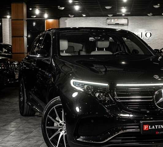 Черный Мерседес EQC, объемом двигателя 0 л и пробегом 53 тыс. км за 38900 $, фото 1 на Automoto.ua