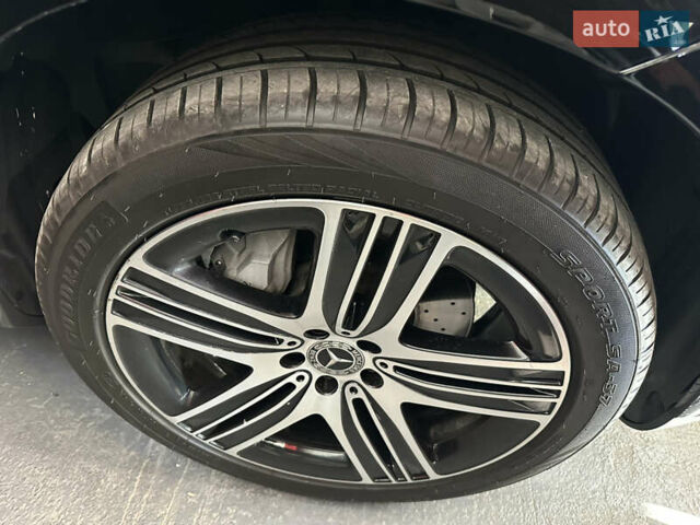 Черный Мерседес EQC, объемом двигателя 0 л и пробегом 175 тыс. км за 28500 $, фото 6 на Automoto.ua