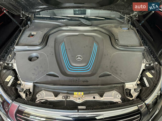 Черный Мерседес EQC, объемом двигателя 0 л и пробегом 175 тыс. км за 28500 $, фото 22 на Automoto.ua