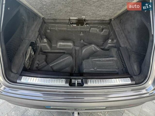 Черный Мерседес EQC, объемом двигателя 0 л и пробегом 155 тыс. км за 33800 $, фото 9 на Automoto.ua