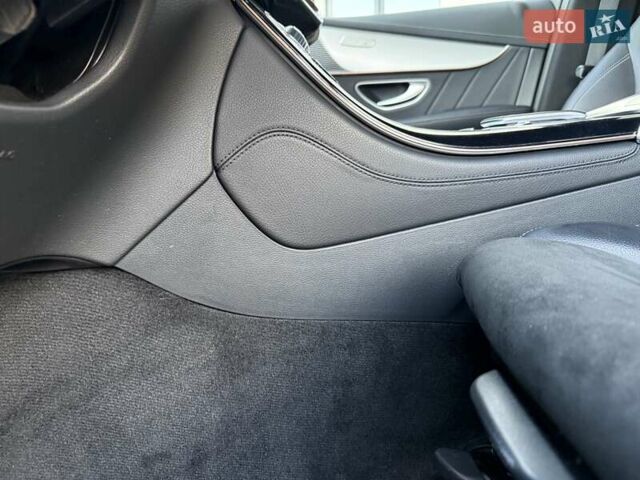 Черный Мерседес EQC, объемом двигателя 0 л и пробегом 155 тыс. км за 33800 $, фото 75 на Automoto.ua