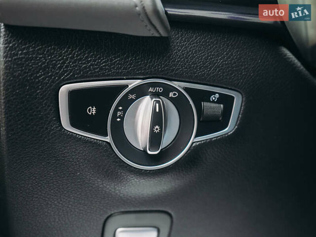 Чорний Мерседес EQC, об'ємом двигуна 0 л та пробігом 164 тис. км за 26405 $, фото 42 на Automoto.ua