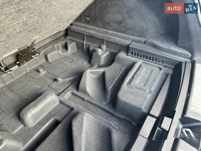 Черный Мерседес EQC, объемом двигателя 0 л и пробегом 155 тыс. км за 33800 $, фото 11 на Automoto.ua